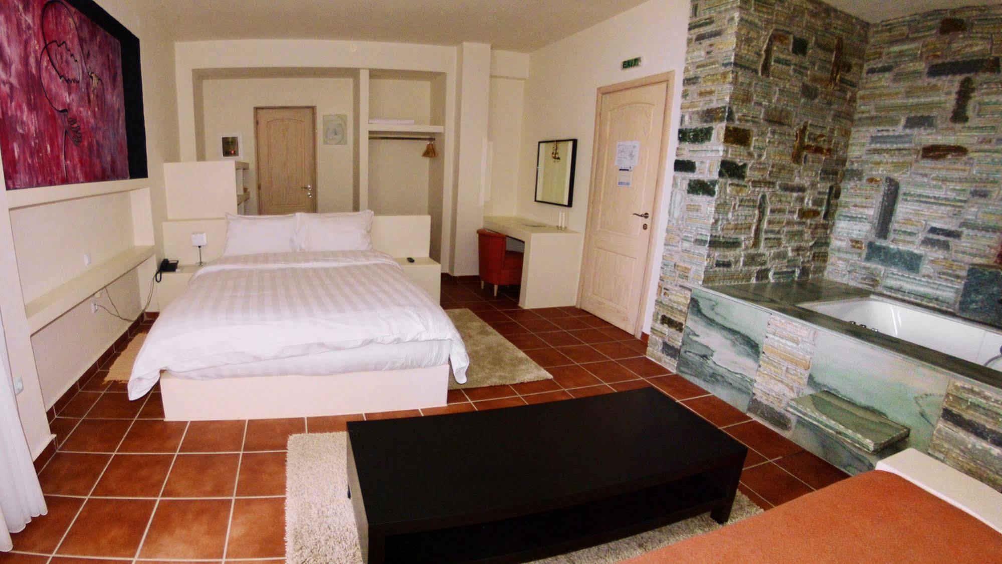 Filion Eco Hotel & Suites Nea Styra Buitenkant foto